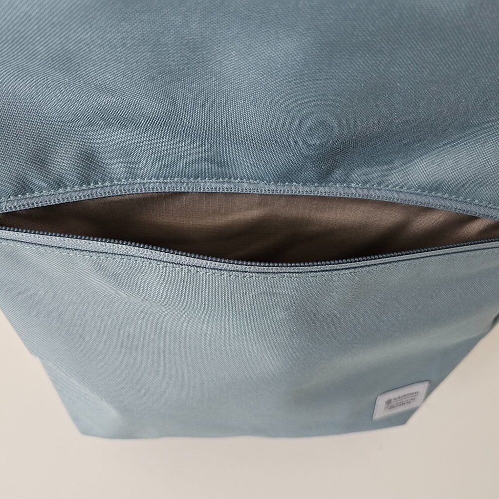 SOLD! NWT LULULEMON CRBU Crater Blue Double Zip Tech Canvas Backpack OS - Picture 9 of 16